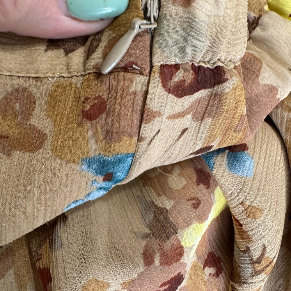 PRETTY NEUTRAL FLORAL  PRINT FULLY LINED SKIRT   SPRING PLUS:   2X         #7 - Picture 3 of 6